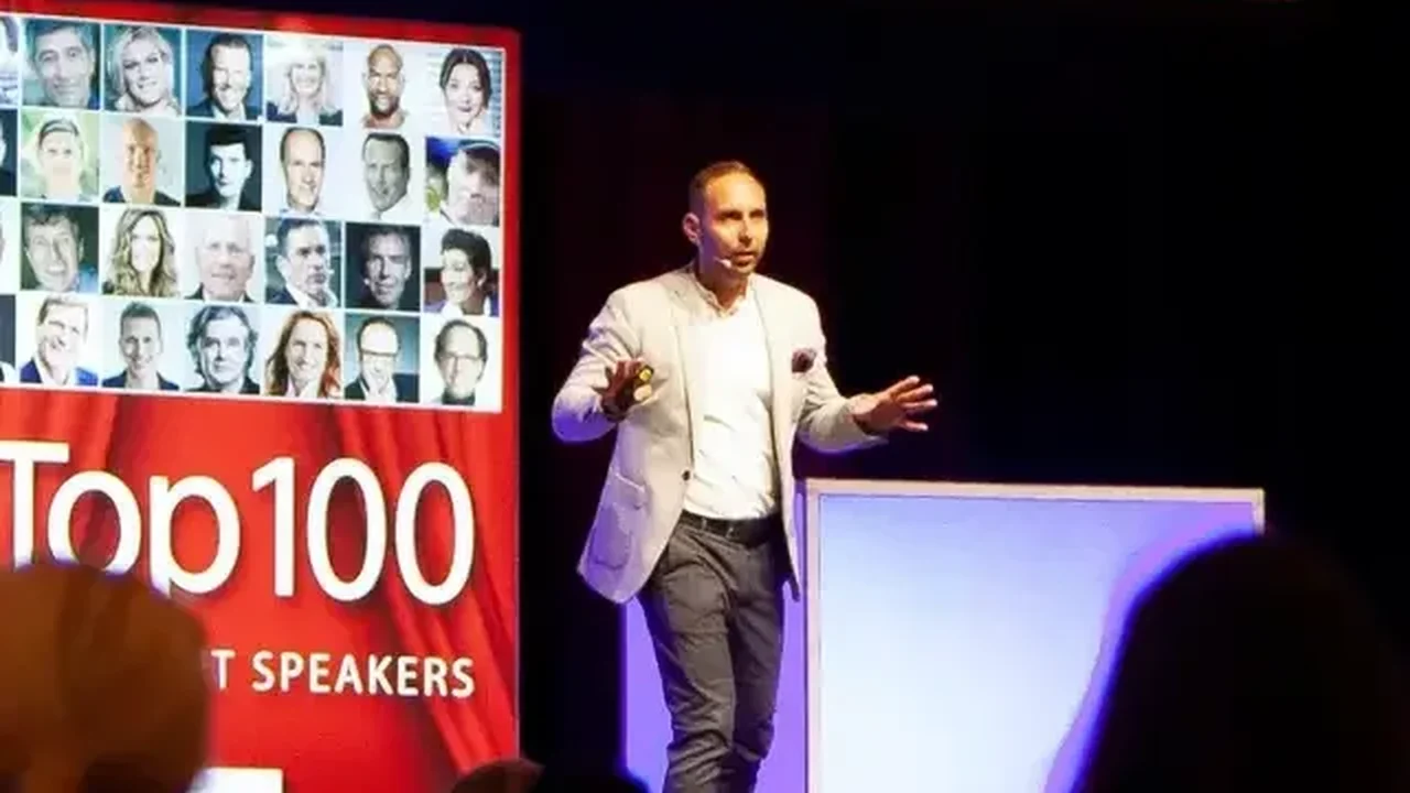 Thomas Tornatzky beim German Speaker Slam im Theater Kornwestheim